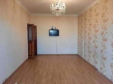 sabuncuda ev: Bakı, 8-ci mikrorayon, 2 otaqlı, Köhnə tikili, m. Azadlıq Prospekti, 70 kv. m — 1
