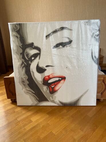 Şamdanlar: Merlin Monronun resmi. Yenidir, uzerindeki salafani bele achilmayib — 2