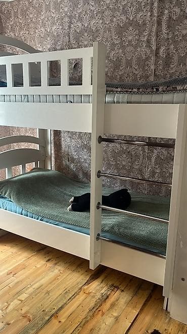 qapil: Mebel dəsti – qonaq otağı və yataq otağı üçün Tərkibi: - Vitrin şkaf — 4