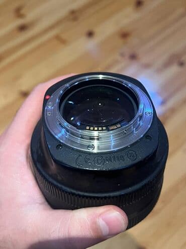 çəki: Canon EF 85mm f/1.2L II USM obyektiv - Fokus məsafəsi: 85 mm – — 4