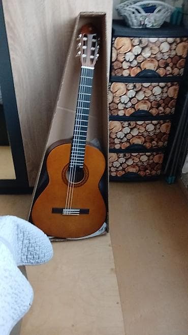 electro gitar: Akustik gitara, Yamaha, 6 sim — 2