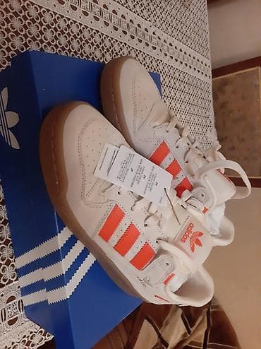 Krasofkalar və idman ayaqqabıları: Adidas Originals idman ayaqqabısı - Model: Adidas Originals (Trefoil — 1