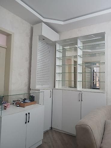 Işlemiş parfum vitrini satilir tecli