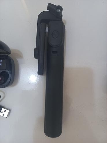 iphone x qara: Salam təcili satılır.Hamsı birlikdə 30 azn satılır. Bulutuz qulaqcıq — 3