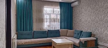 Qonaq otağı üçün uqlavoy divan, pərdələr və masa.Elave olaraq 8 — 4