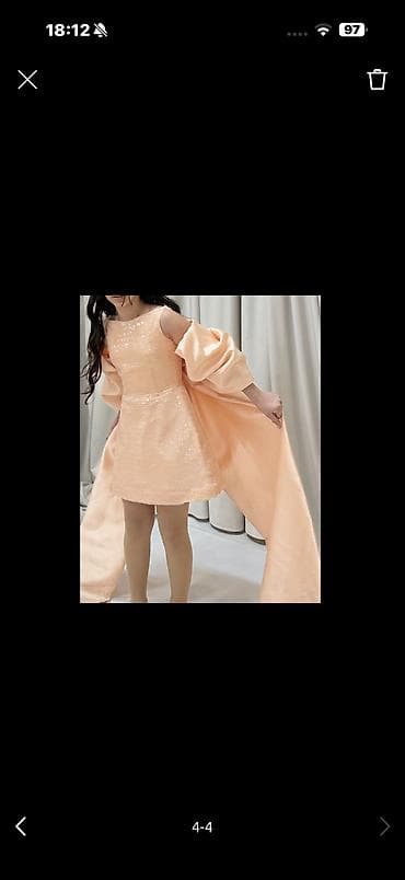 Couture atelye yerinden ozel sifarishle tikilib 10-11 yaş Arxadaki