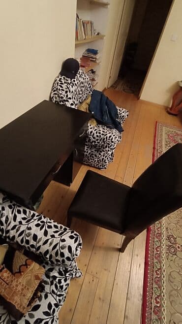 yazı masa: Qonaq otağı üçün, İşlənmiş, Açılmayan, Dördbucaq masa, 2 stul — 3