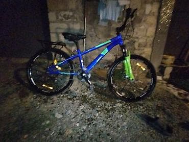 cross velosiped: Velosiped – dağ tipli, yüngül alüminium/kəskin xəttli gövdə. Rəng — 1