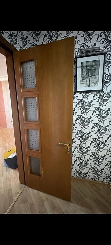 qırmızı kala: Qapi 5 eded Tecili satilir bir ededi 45 azn Unvan :Nizami metro — 1