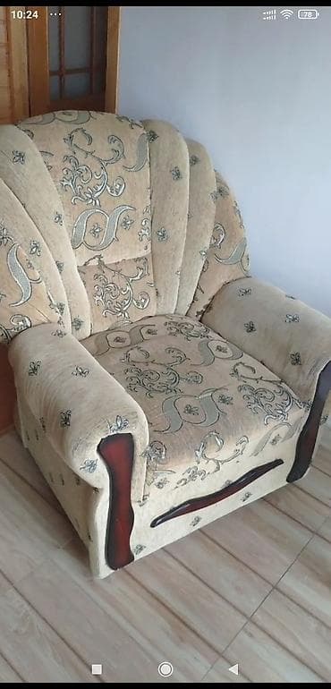 Divan mini açılmır. 100₼. iki kreslo 100₼. yaxşı vəziyyətdə. real