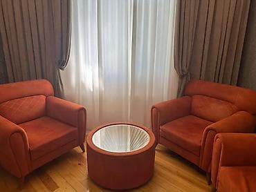 kafe divani: Narıncı tonlarda yumşaq dəriyəoxşar parça ilə üzlənmiş oturma dəsti — 4