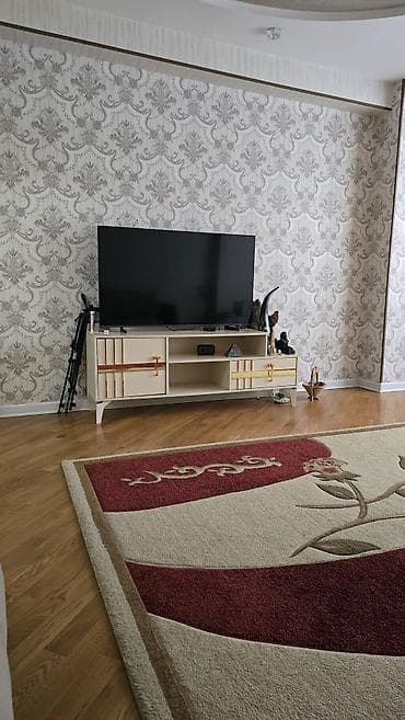 Düz TV altlığı, Polkalı, Laminat