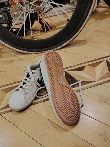 Səndəl və şəp-şüplər: Nike Court Royale kişi/kadın krossovkaları - Rəng: ağ üst hissə, qara — 4