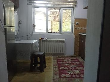 Əmircan 3 otaqlı ev.Kupça var.Yola yaxın yerdə yerləşir.Marșrutlar — 3