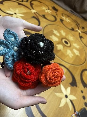 Əl işi toxuma aksesuarlar — çiçək bəzəkləri - Material: yumşaq akril — 2