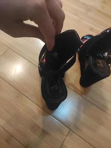 женские босоножки черные на тракторной подошве: Qadın açıq burunlu dabanlı ayaqqabı.Tezedir Geyinilmeyib,25m.Bambi — 4