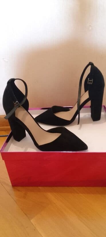 Qadın ayyaqqabıları az istifade edilib