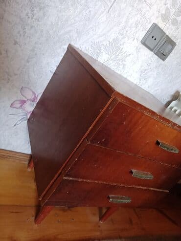 işlənmiş mətbəx şkafı: Üçgözlü dolab — 1