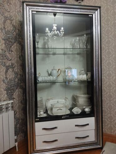 Şüşə vitrinli stenka – klassik dizayn - Material: ön hissə tam şüşə