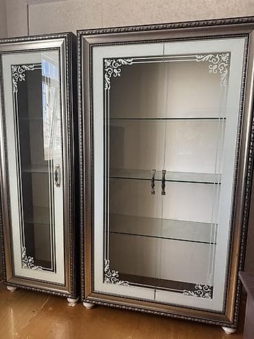 ev eşalari: Klassik üslubda qonaq otağı mebel dəsti Dəst tərkibi: - TV altlığı: 3 — 4