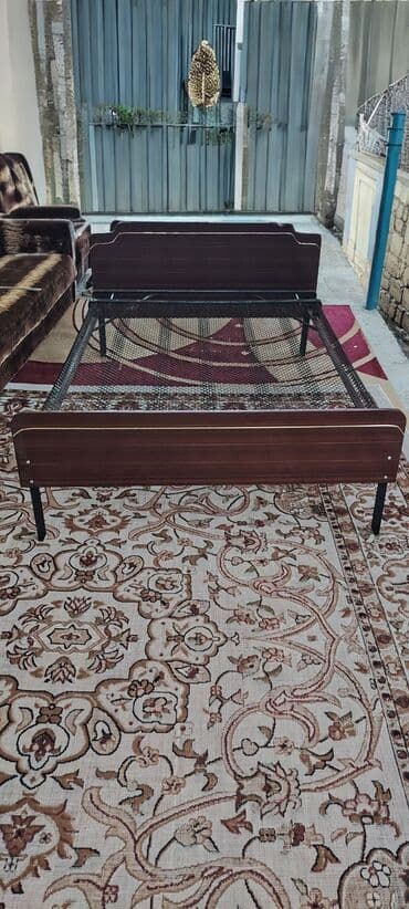 qoşa taxt: İşlənmiş, İkinəfərlik çarpayı, Bazasız, Matrassız, Siyirməsiz — 1