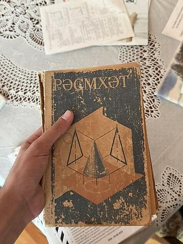 şantaj kitab pdf indir: Rəsmxət dərsliyi – “Maarif” nəşri - Dil: Azərbaycan dili (köhnə — 1