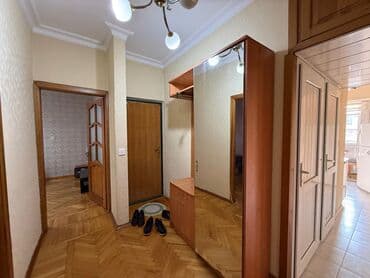 şəkidə ev: 4 otaqlı mənzil kirayə verilir orta blok orta mərtəbədə — 5