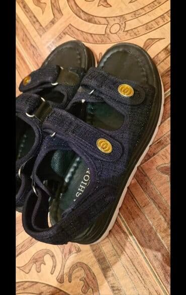 Çəkmələr: Basanoşka. Az geyinilib. 37-38 ölçüyə gedir. Çatdırılma Nəsimi m — 2