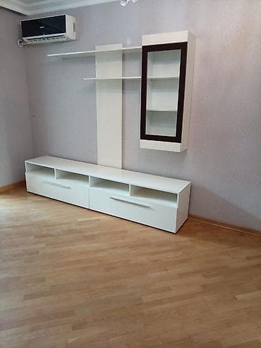 Düz TV altlığı, Polkalı, Laminat