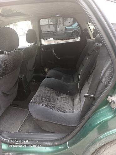 samara maşın: Opel Vectra sedan – yaşıl rəng, 4 qapı, AZ nömrə nişanı. Şəhərdaxili — 6