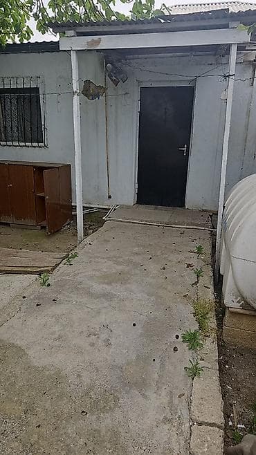 kantiner evlər: Bayilda daş bazariyla uzbeuz. Yola yaxin yerde 2 otaqli ev icareye — 2