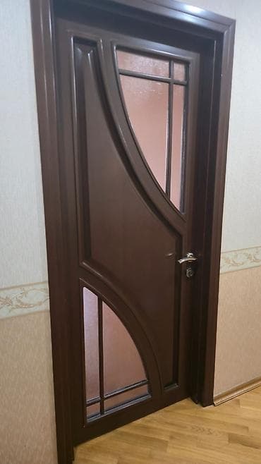 Ворота и комплектующие: 4 ədəd taxta qapılar satılır. 2.10 uzunluq 90 en. Qapılar yaxşi — 2