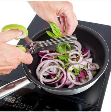 goyərti: Göyerti doğramaq üçün qayçı — 2