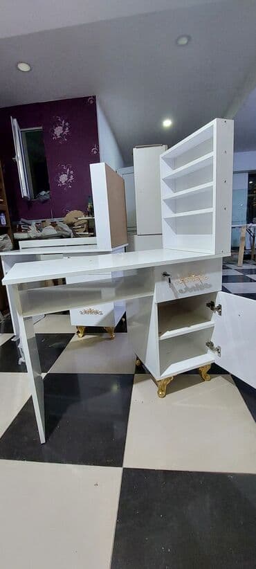 bor maşını: Yeni, Manikür üçün masa, Güzgüsüz — 3