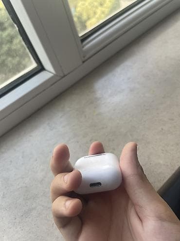 apple macbook: Airpods nəsil 2 : model A2032 / A2031 orta veziyyetdedir - Rəng: ağ - — 4