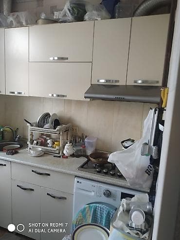 sarayda satilan evler: Bakı, 5-ci mikrorayon, 2 otaqlı, Köhnə tikili, m. Memar Əcəmi, 57 kv. m — 8