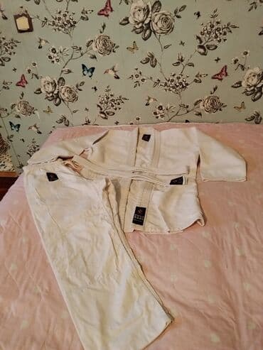 Judo kimono dəsti – ağ rəng Tərkib: - Yuxarı gi (qalın, toxumalı