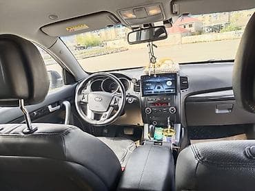 e 3 2: Kia Sorento: 2 l | 2010 il Ofrouder/SUV — 9