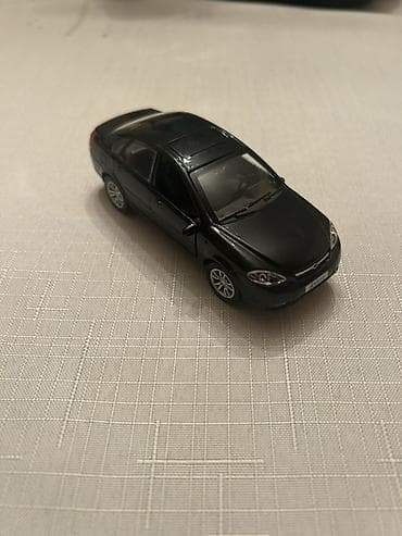 bugatti veyron qiymeti: Qara rəngli sedan tipli oyuncaq avtomobil maketi - Material: metal və — 2