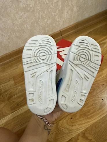 yeni il corablari: Nike Jordan original 
В идеальном состоянии 
Размер 22,5
Цена 15 — 6