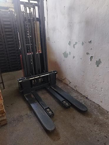 Yenidir, və onun heç bir problemi yoxdur. 2 ton qaldıra bilir. 10–15 — 3