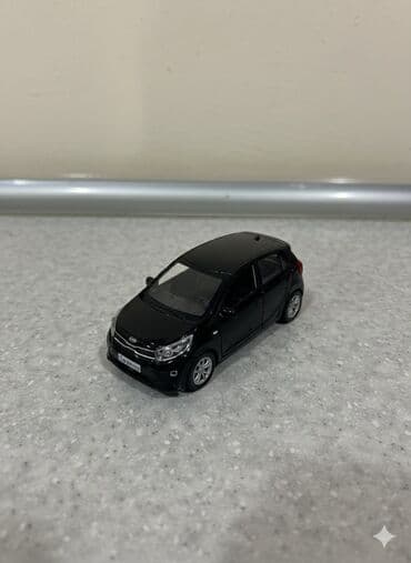 стеклянные новогодние игрушки: Ford Focus ST – kolleksiya üçün miqyaslı model - Model: Ford Focus ST — 7