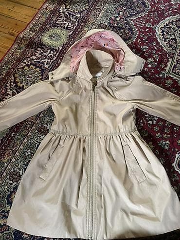 Uşaq üçün bej rəngli yağmurluq/palto - Model: qız uşaqları üçün geniş