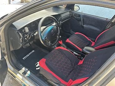 opel vectra b: Opel Vectra: 1.8 l | 1997 il 303000 km Sedan — 5