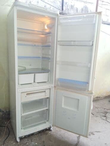 arcelik soyuducu: İşlənmiş 2 qapılı Indesit Soyuducu Satılır, rəng - Ağ, Təkərli — 2