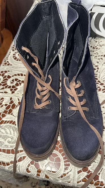 Tünd göy rəngdə zamşa bağcıqlı botlar Türkiyədən sipariş lə gətirilib lalafo.az -da Tünd göy rəngdə zamşa bağcıqlı botlar Türkiyədən sipariş lə gətirilib