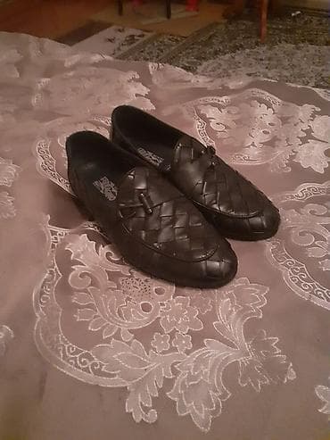 Gencede satilir deri Salvatore Ferragamo kişi ayaqabisi 90azn alinib