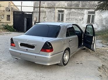 bufer yamayan: Mercedes-Benz C-Class: 2.2 l | 1994 il Sedan — 6