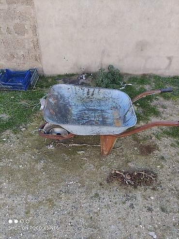 Bağ və tikinti işləri üçün əl arabası (təkərli “taçka”). - Korpus