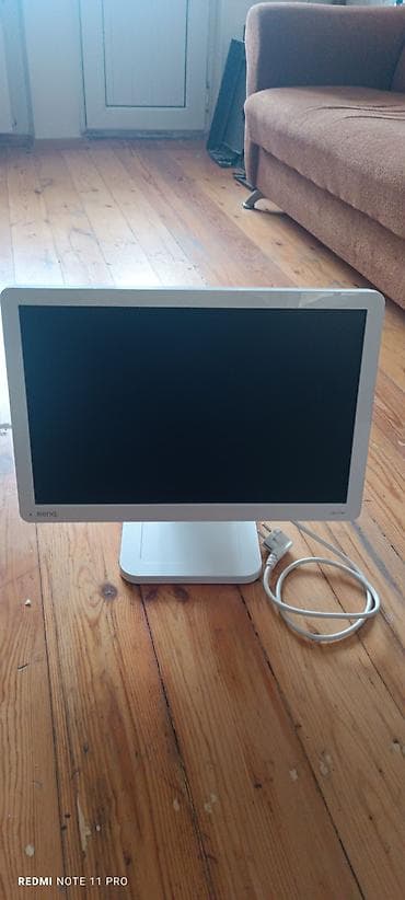 kompüter manitoru: BenQ LCD monitor - Marka/model: BenQ (ağ korpus, klassik dizayn) - — 2